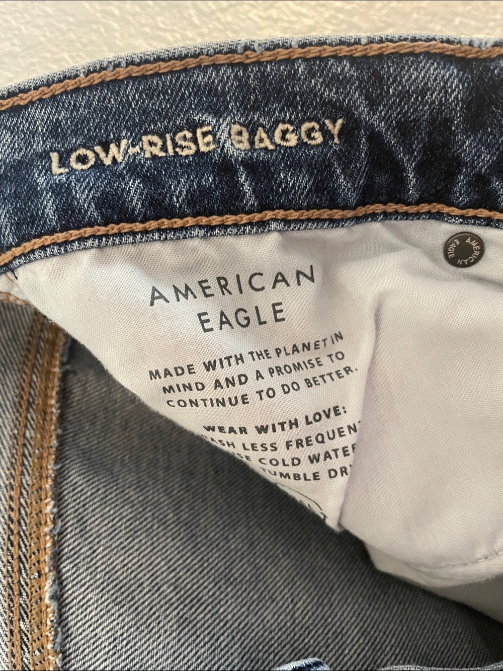 American Eagle Outfitters Low Rise Baggy Regular Lenght Jeans - Picture 3 of 5